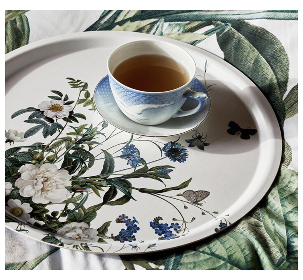 Blue_Flower_Garden_Serving_Tray_round_KoustrupCo1 Koustrup & Co BLUE FLOWER GARDEN ROUND SERVING TRAY Serviertablett, rund (Ø 38 cm)