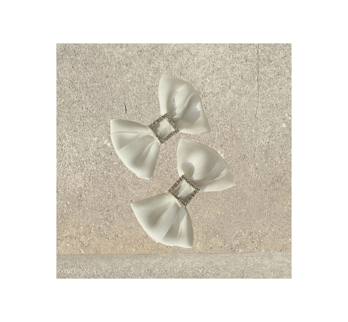 Alice Bow WHITE SATIN & DIAMANTE BOW SHOE CLIPS, Schuhschmuck, Paar