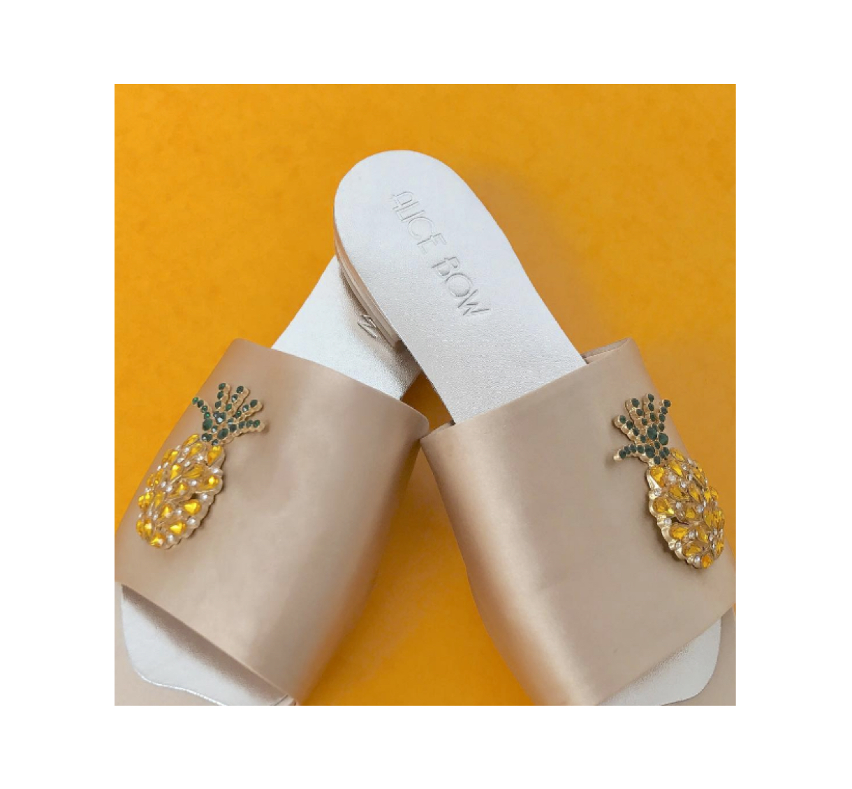 Flat_Shoe_Insole_Silver_Alice_Bow_wShoe Alice Bow HEEL SUPPORT INSOLES for FLAT SHOES Einlegesohlen mit Fersenstütze (Metallic Silver)