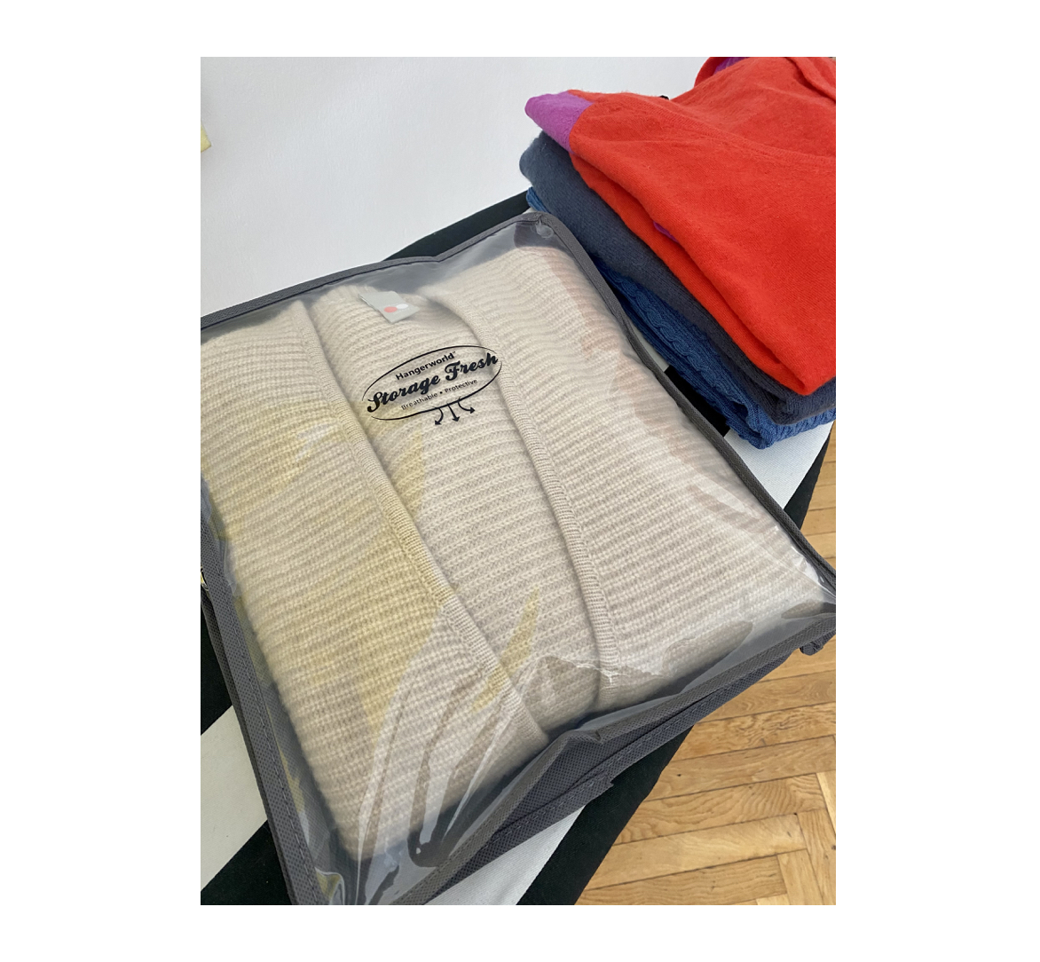 Pouch_Pullover_Tasche_grau_Hangerworld_2