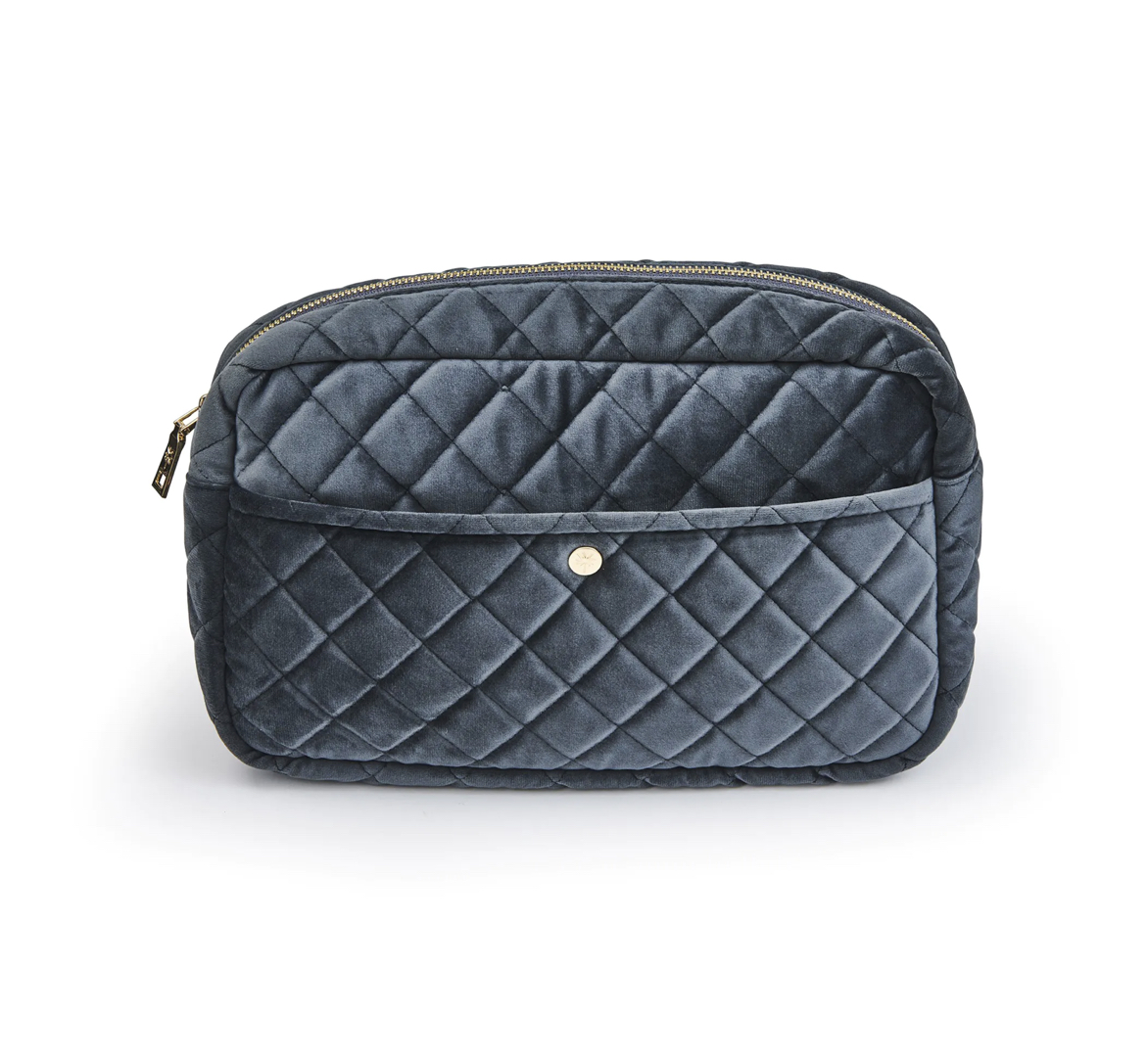 Kulturbeutel_L_Quilted_Velvet_Smoke_Fan_Palm Fan Palm QUILTED VELVET BEAUTY BAG LARGE SMOKE Samt-Kulturbeutel