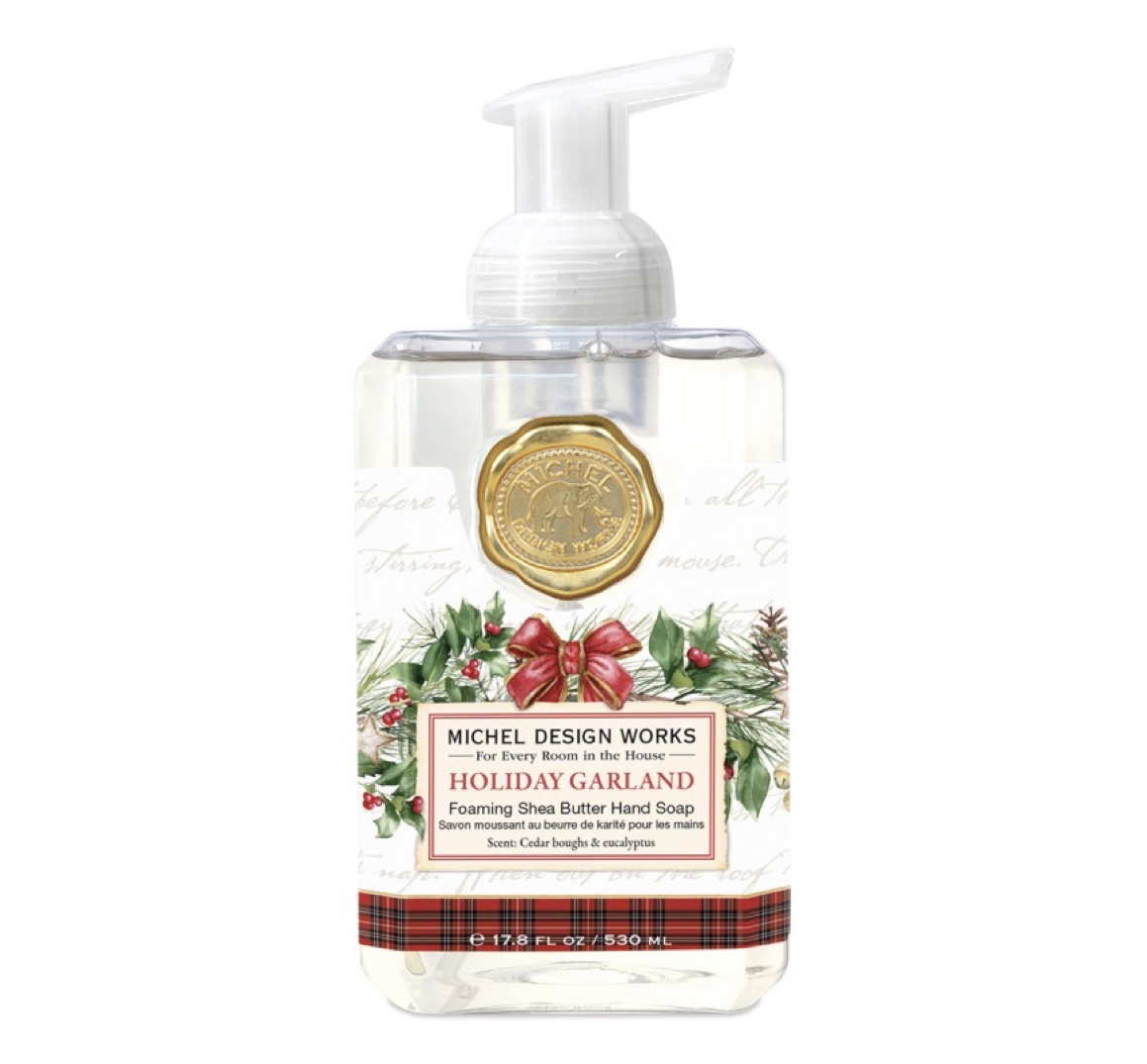 Michel Design Works HOLIDAY GARLAND FOAMING HAND SOAP Sheabutter-Handseife Handwaschschaum (530ml) Michel Design Works HOLIDAY GARLAND FOAMING HAND SOAP Sheabutter-Handseife Handwaschschaum (530ml)